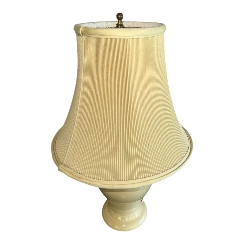 Vintage Elegant Cream Table Lamp